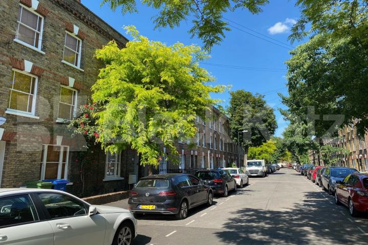 Stylish Georgian town house over three floors, two bathrooms & patio garden   Henshaw Street, Elephant and Castle